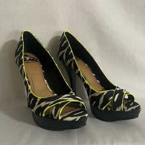 Fergalicious by Fergie black/White neon yellow high heel shoes size US 7M